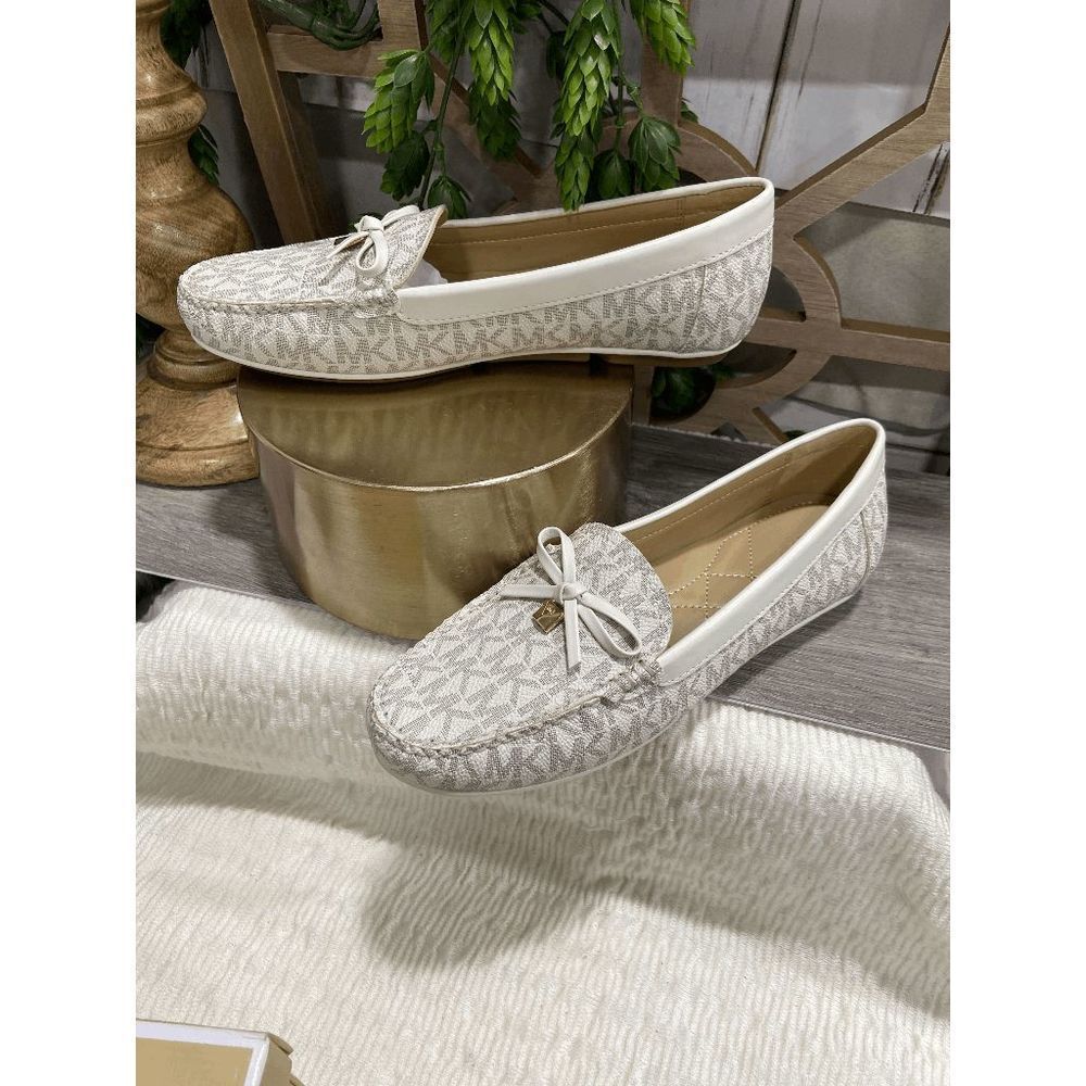 MICHAEL Michael Kors Women's Juliette Moccasin Flats - Vanilla 5M